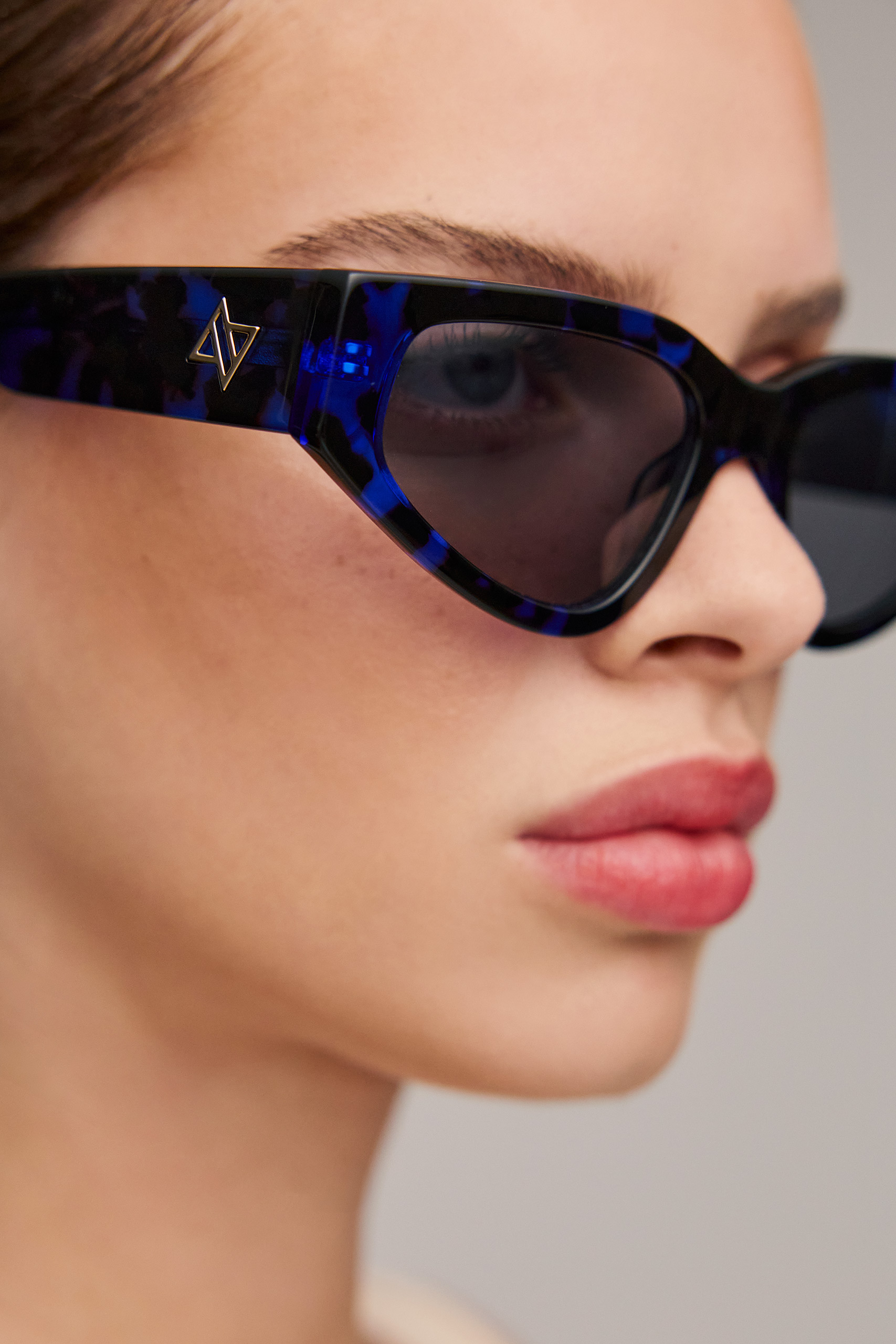 2025_02_03-AV1252 Melania Blue - Image 1