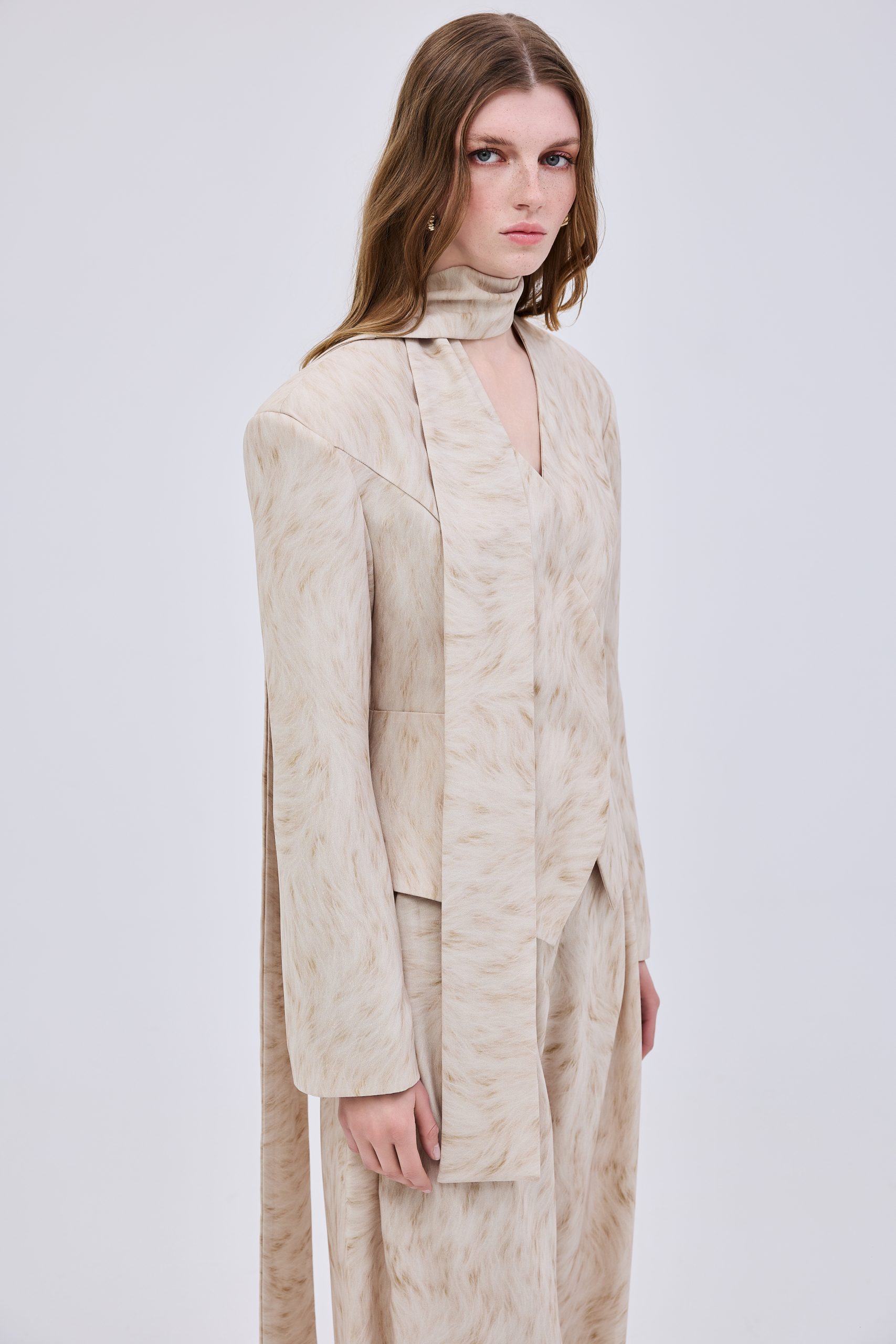 Y8A0258-1-scaled Printed Feather Blazer - Image 1