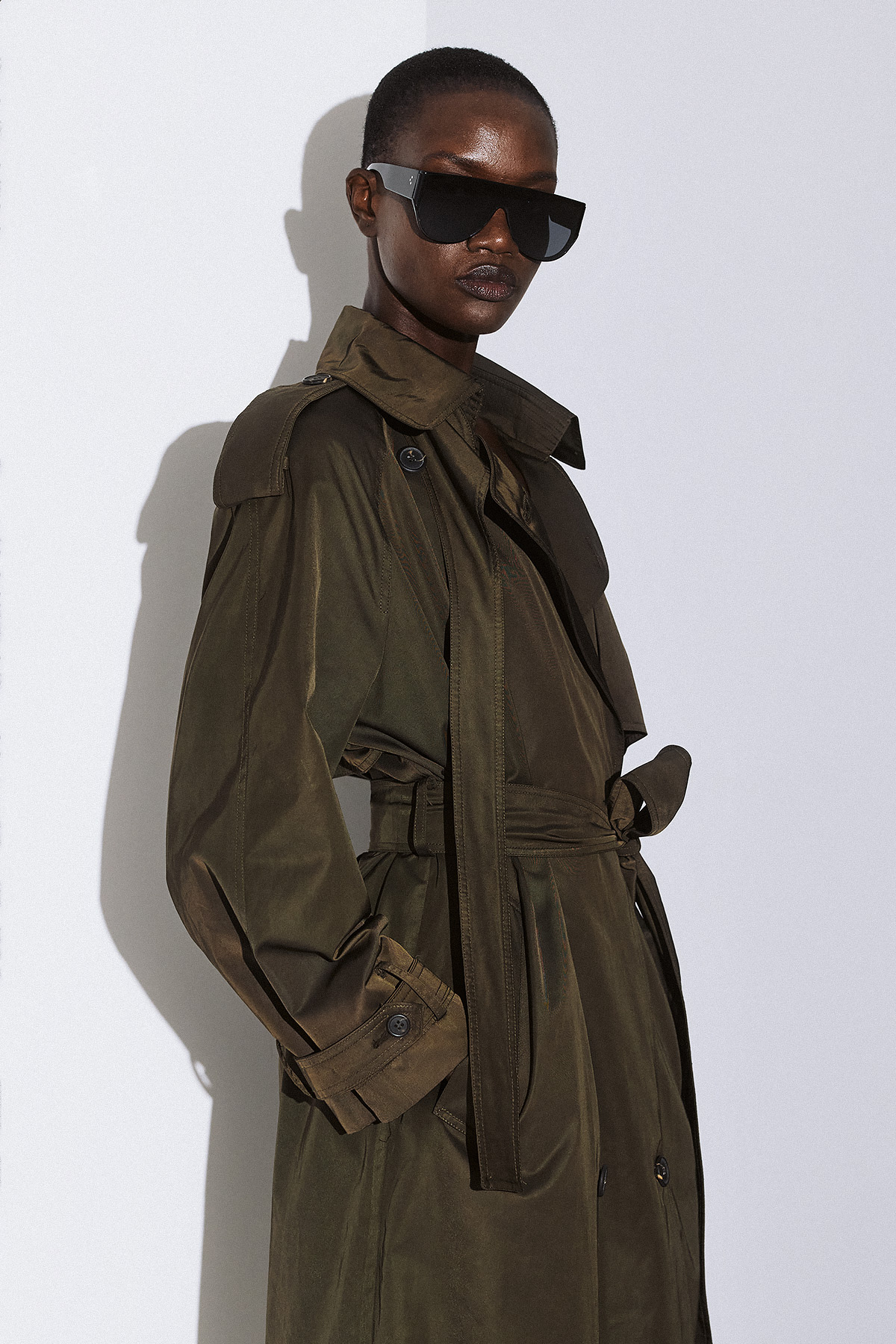 2026_07_22-Dolce-Domenica1448 The Brown Trench - Image 1