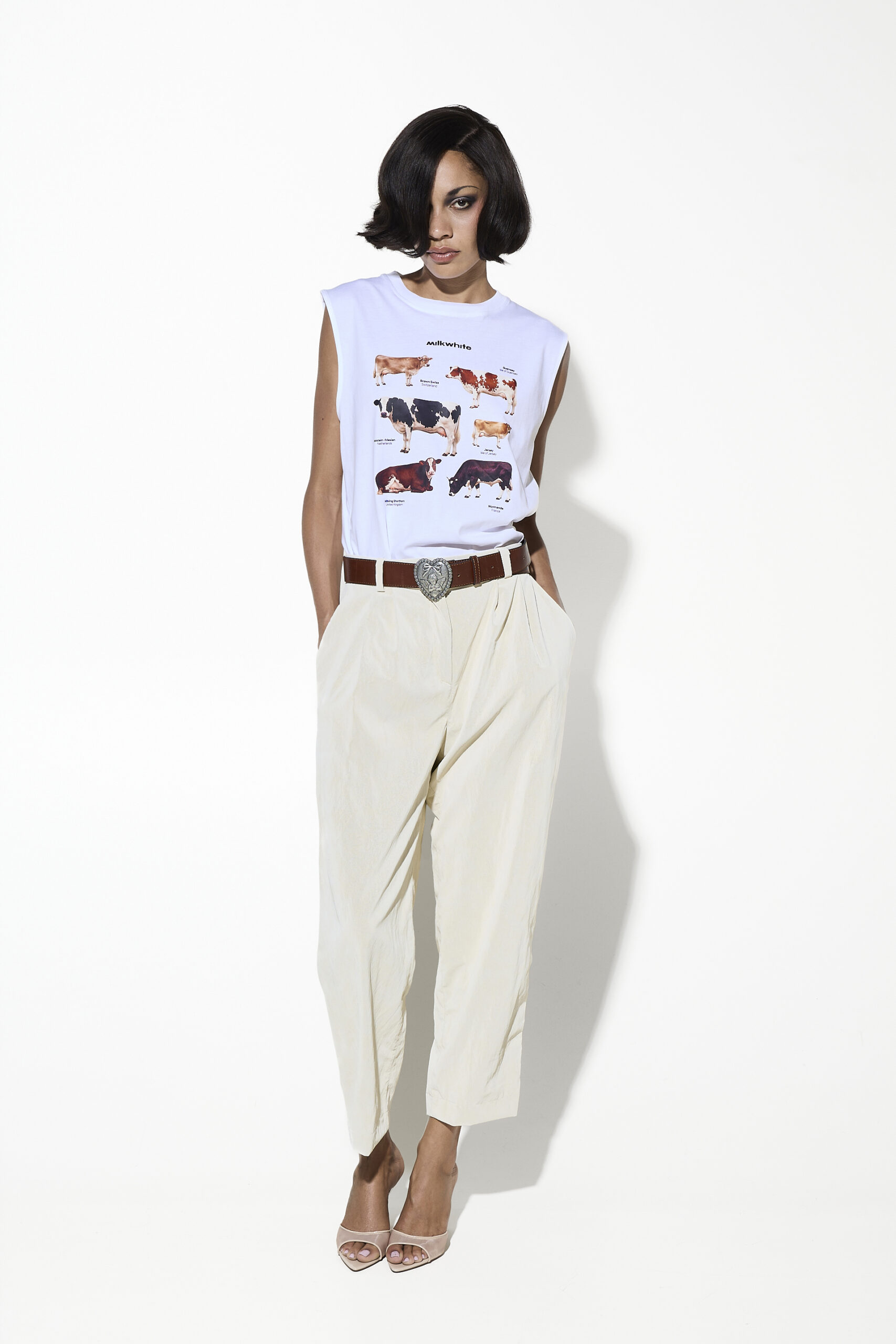 26_06_29_MILKWHITE_ESHOP_75_14767-scaled White Species Sleeveless T-Shirt - Image 1